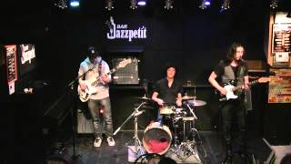 JAM SESSION  ANDREU MARTINEZ guitarra,voz-- MIKI SANTAMARIA bajo--ROGER GUARDIA bateria