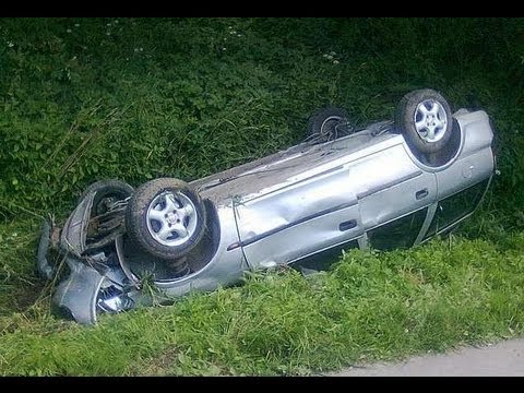 Auto po dachowaniu (ul.Miłoleśna)- Grudziądz