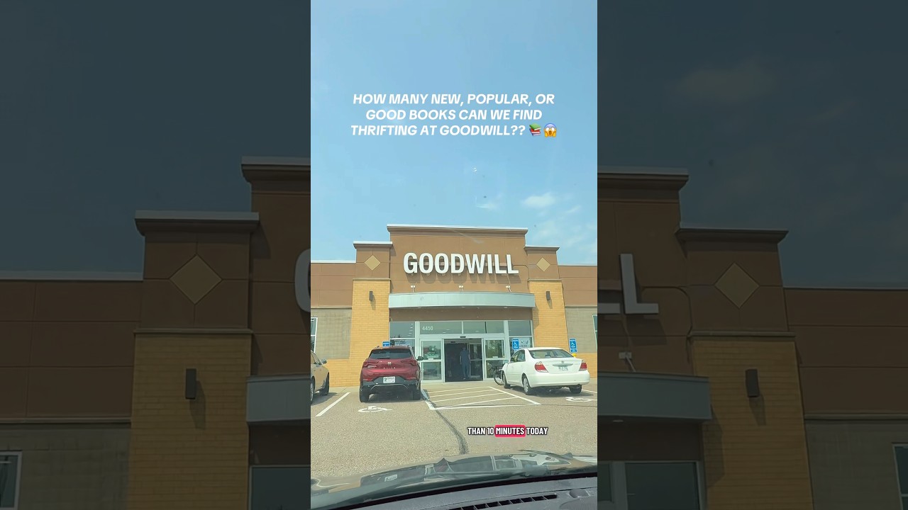 THE CRAZIEST BOOK THRIFTING FINDS OF MY LIFE 😱 GOODWILL BOOK VLOG #bookhaul #books #thrifting