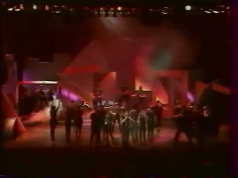 Zoltán Erika-Mindent szabad