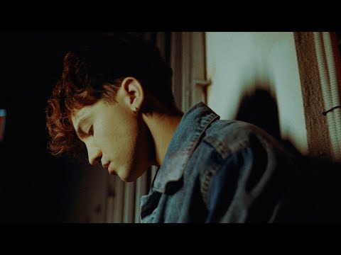 Mandra - Uită și Sărută-mă (Official Video)