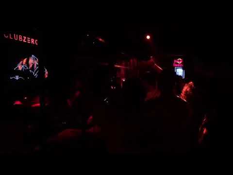 Arapu playing [BM002] B1. Direkt - Orbital at Club Zero11, Pescara, Italy.