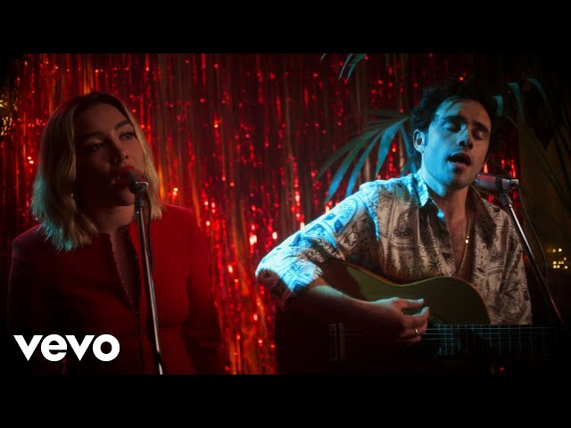 Vídeo relacionado con Toby Sebastian and Florence Pugh (Duo 1) Mini Recortable de Famoso