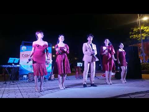 UKH biểu diễn đường phố 1