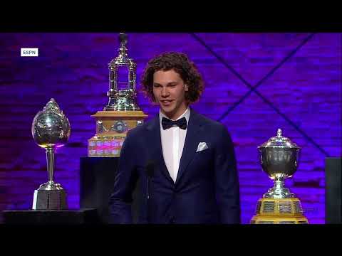 Red Wings defenseman Moritz Seider wins Calder as rookie of the year, makes playful jab at parents