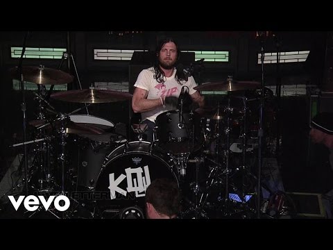 Kings Of Leon - Taper Jean Girl (Live on Letterman)