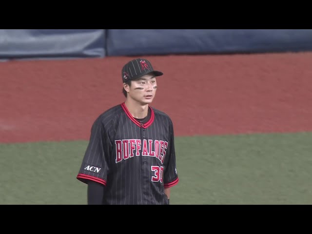 【8回表】バファローズ・廣岡大志 フェンス際の打球を捕り無駄のない中継でダブルプレーを奪う!! 2025年7月29日 オリックス・バファローズ 対 埼玉西武ライオンズ