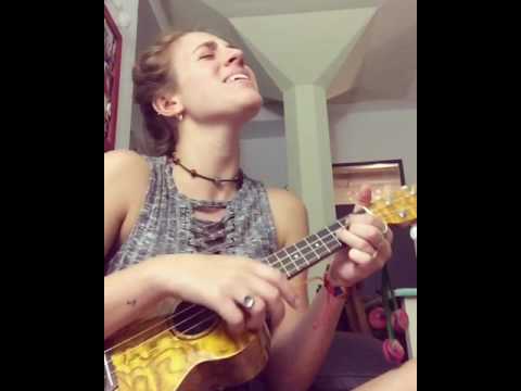 Laura Esquivel canta 