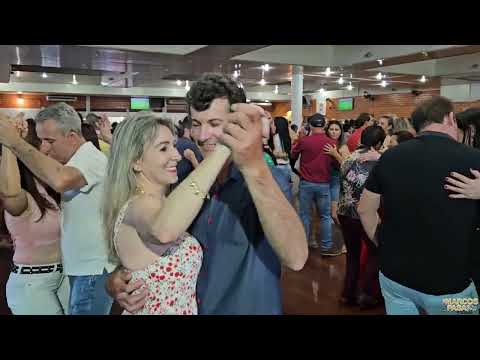 Vamos que Vamos Dançar Esse Bailão Com as Melheros do Marcos Pasa No Forró AO VIVO