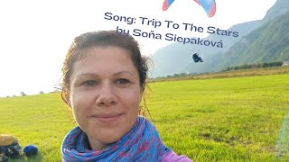 Video Píseň Trip To The Stars od Soni Siepakové. Vícehlasá verze s vid