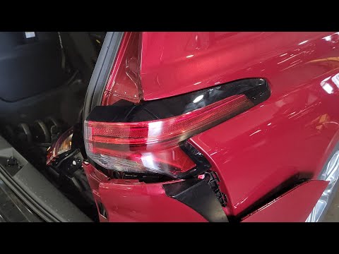 2022 toyota seinna taillight replacement