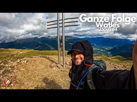 Panoramablick vom Gipfelkreuz Watles: Eine bezaubernde Wanderung in den Südtiroler Alpen!