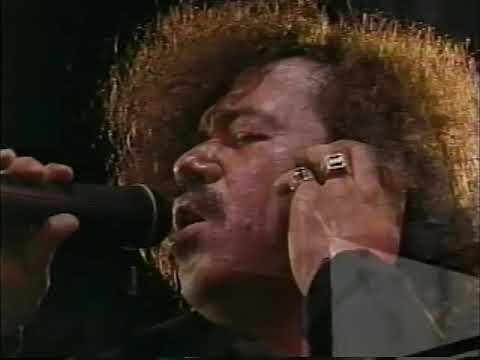LOS ACOSTA - Una chica está llorando