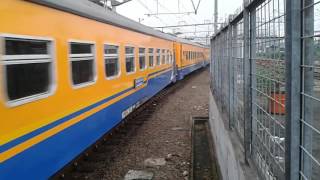 Download lagu Almarhum kereta Api Tegal Arum. 3 tahun yang lalu kereta api Tegal Arum melintas stasiun Jatinegara mp3 Download lagu Almarhum kereta Api Tegal Arum. 3 tahun yang lalu kereta api Tegal Arum melintas stasiun Jatinegara mp3