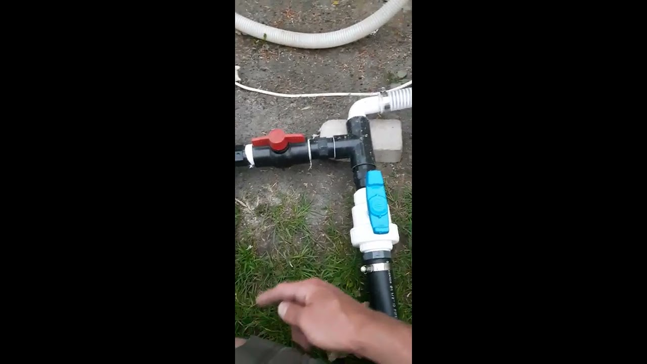 Installer panneau solaire pour piscine hors-terre 24 pi. Solar heating system with 24' above pool.