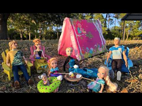Family Camping! Elsa & Anna toddlers - tent - marshmallows - Barbie dolls
