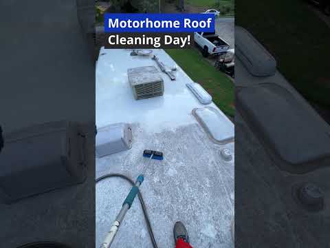 Cleaning RV Roof #winnebago  #rvlife  #motorhome  #camping
