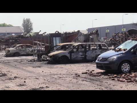 Grote schade door brand bedrijven bij daglicht goed te zien (video) Grote schade door brand bedrijven bij daglicht goed te zien (video)