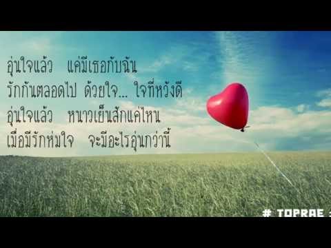 ชุดว่ายน้ำสีดำบนหน้าอกเล็ก วิธีการเสริมเต้านม 2 ขนาด