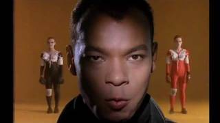 Fine Young Cannibals - She Drives Me Crazy (1989)