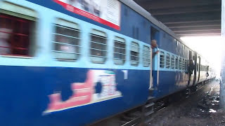 preview picture of video 'Passenger shuttle train'