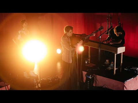 Warhaus — Love's A Stranger  | Live | De 40 uur van Studio Brussel
