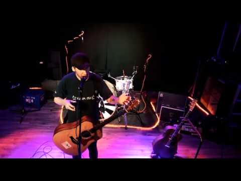 Chris Magerl live at the Bahnsteig 3, Raise a question