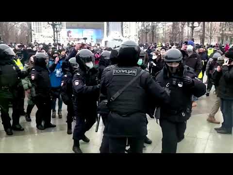 俄羅斯逮捕千餘名親納瓦利尼的抗議者 (Russia arrests more than 1,000 pro-Navalny protesters)