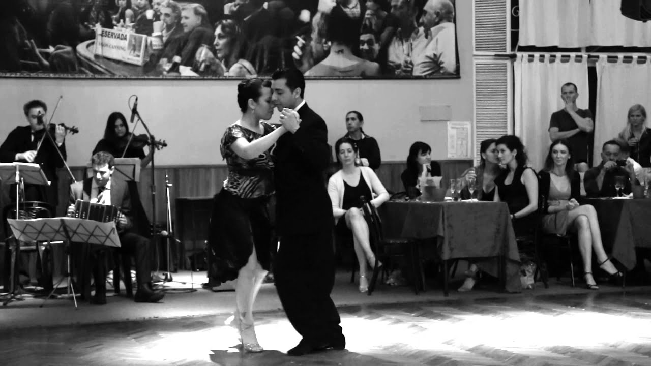 Facundo de La Cruz y Paola Sanz en Salon Canning - Parakultural