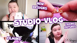Coming up with NEW designs, filming tutorials, taking pictures and B-roll and more STUDIO VLOG! 😄