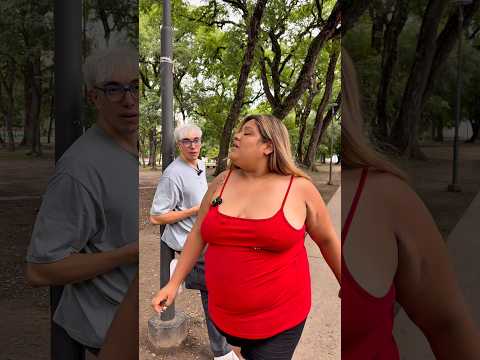 No aceptan piropos ahora #broma #piropo #calle #plaza #youtube #yt #short #shorts #youtubeshort