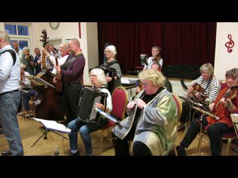 "Halvfemtetur fra Vommevad" i Vommevad Forsamlingshus / Danish Folkdance