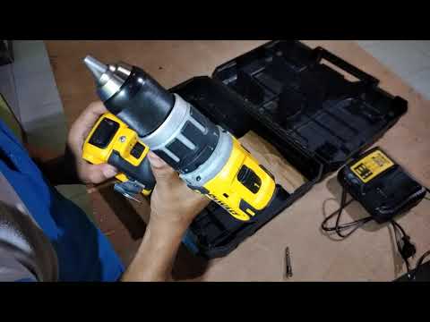 Smūginis suktuvas - gręžtuvas DeWalt DCD796D2-QW, 18V, 70Nm, 2x2.0Ah video