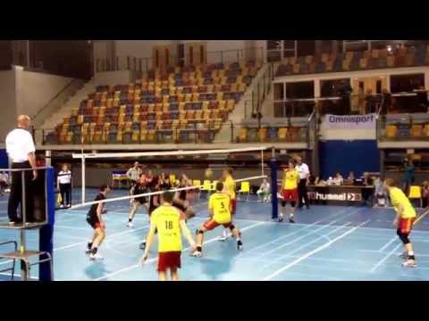 Draisma Dynamo Volleybal - Kootfin Taurus 3-0, Draisma Dynamo Volleybal gaat de play-off spelen.