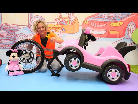 Nicoles Spielzeug Werkstatt - Wir reparieren Minnies Autos - Spielzeug Video für Kinder
