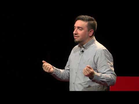 Mr Tartaria cuenta su viaje a la Antártida donde asegura entrar en un CUBO que le llevó a otro lugar