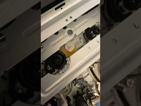 Fixing a 1$ VCR that eats tapes for breakfast! #retro #vcr #vcrrepair #technology #retrotechnology