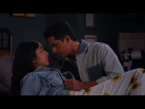 Never Have I Ever: Season 3 Kissing Scenes | Devi and Des