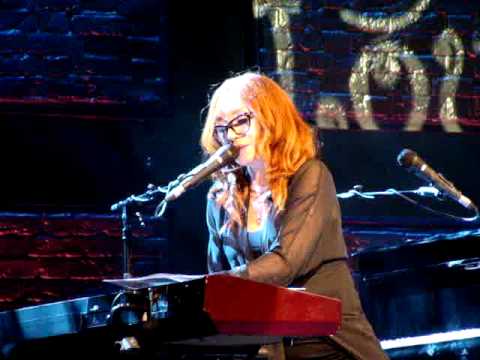 Tori Amos - Hyperballad Björk Cover/Cloud on my Tongue mashup (The Greek, Los Angeles, 7.23.14)