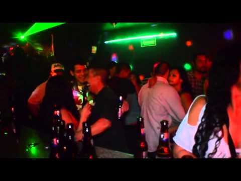CUMBIA BAR DOS PASITOS (VIDEO OFICIAL) - DJ PUCHO, CHUKOS COLOMBIA Ft DJ COMPIRI