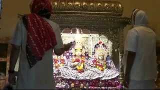 preview picture of video 'Shringar aarti of Shri Kanakbihariji Bhagwan on 05-04-2015'