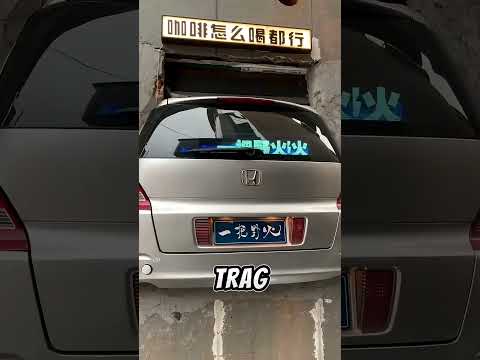 Fata Crede Ca BMW-ul Este Blocat In Perete