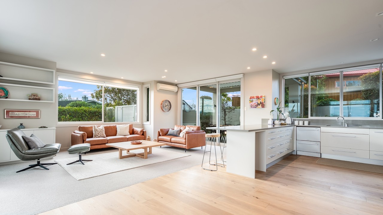 Grand Living with Unrivalled Lake & Mountain Vista