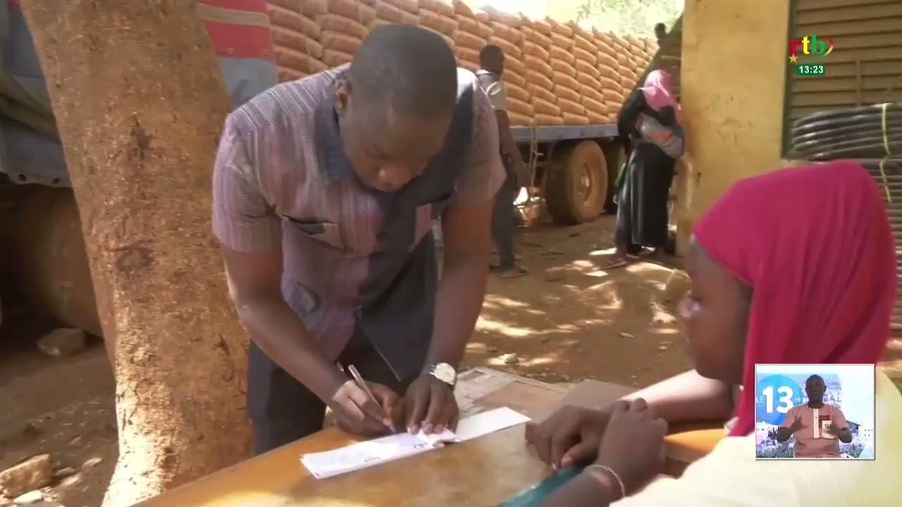 Faso Mêbo : Les organisateurs de la FNFRBF apportent 20 bidons d’huile de moulage