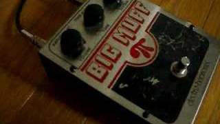 Video thumbnail for Electro-Harmonix BIG MUFF (w/tone-bypass) by voodoowrench