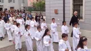 preview picture of video 'IMG_3231 Lorelyn, Prima Comunione a Malè, domenica 11 maggio 2014.'