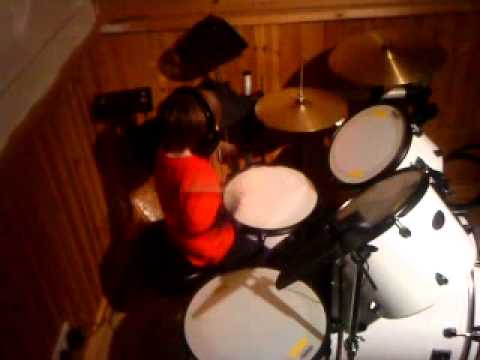 Josh Gannon 5 years old playing Faint by linkin park