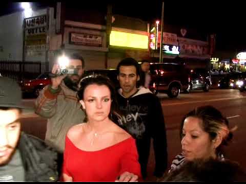 download lagu mp3 mp4 Britney Spears Umbrella Photo, download lagu Britney Spears Umbrella Photo gratis, unduh video klip Britney Spears Umbrella Photo