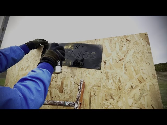 Vídeo relacionado con Juego de lanzamiento de hacha para patio trasero, juego de objetivos de lanzamiento con 6 hachas y 6 cerdas de dardo, juego de patio interior para adultos, jóvenes, niños, actividad, carnaval (azul, L