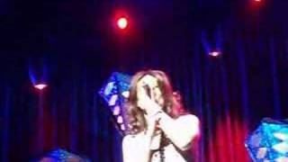 Idina sings Gorgeous